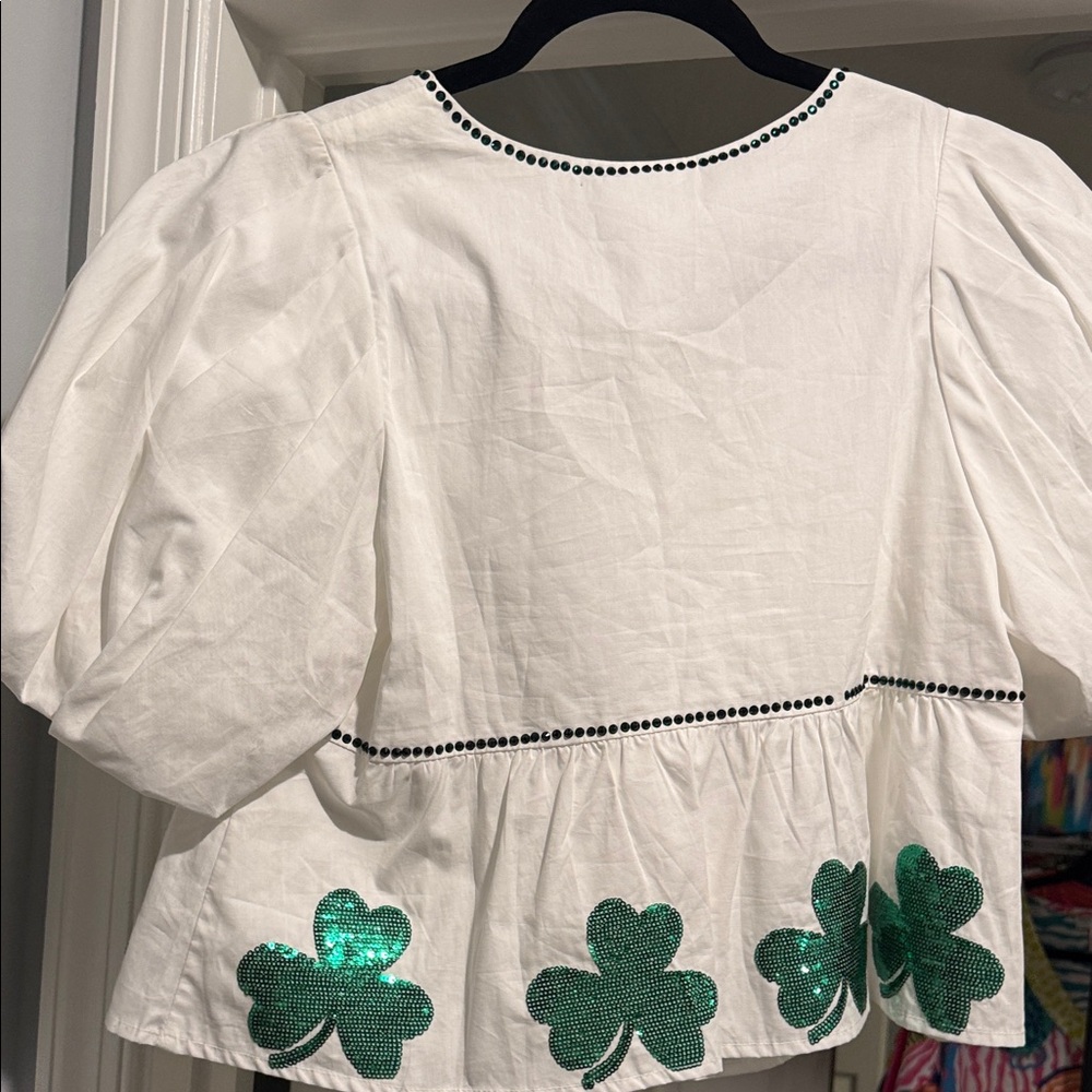 Queen of sparkles White and Green Shamrock Women's Top NWT xs new! Peplum top - Picture 5 of 12